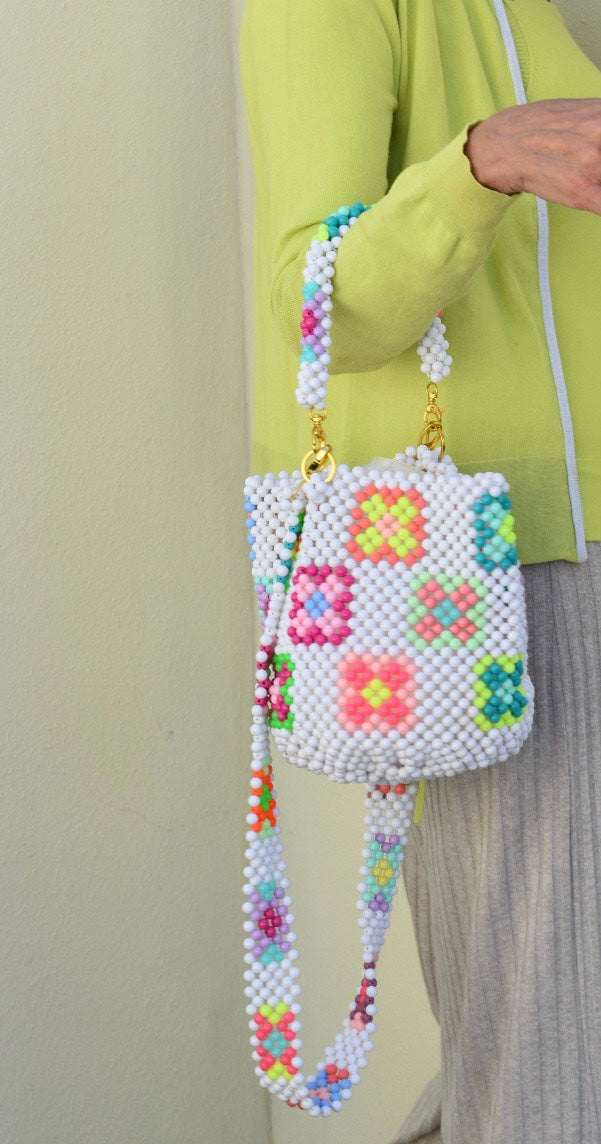 Beads bag crochet white